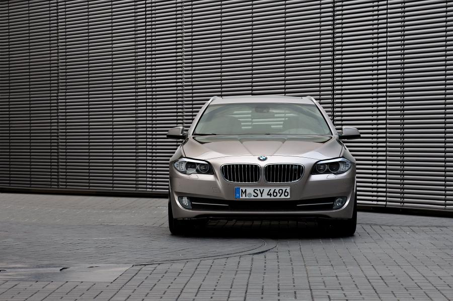  BMW 5-Series Touring 2011 года  (фото 8 из 59)